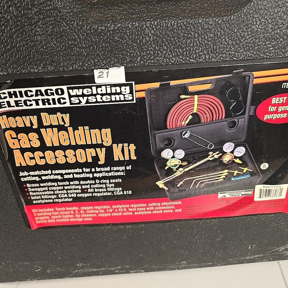 Chicago Electric 36983 Heavy Duty Oxygen/Acetylene Welding Kit Not Complete